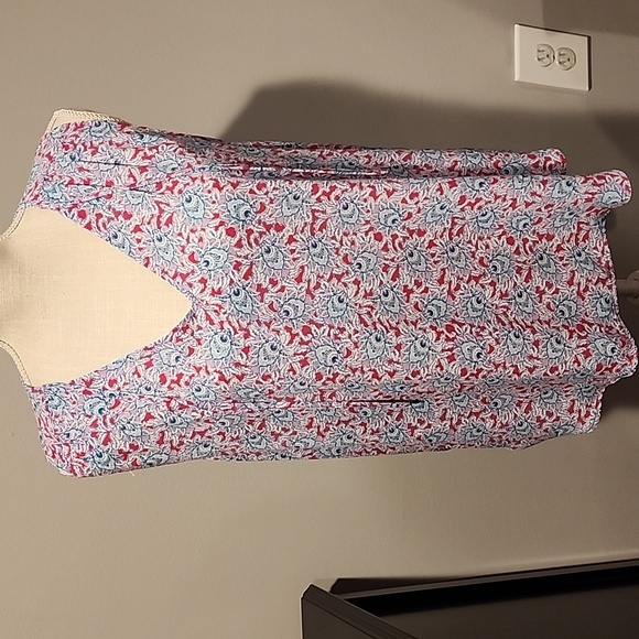 LOFT Tops - LOFT Floral V-Neck Sleeveless Blouse Size Large PTP 23in. Length 25/28 In